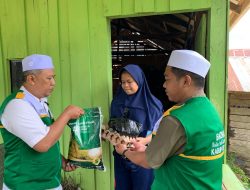 Program Nasional,Baznas Bone Salurkan 125 Paket Beras Zakat Fitrah