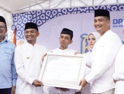 Bupati Bone Resmikan Masjid Ar-Raudah Aru Land dan Serahkan Ramadhan Rumah Impian