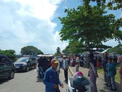 Antri Pasca Lebaran H+7 Arus Balik Penumpang dan Truk Kapal Fery Pelabuhan Bajoe