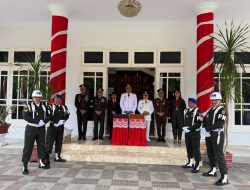 HUT RI Ke-80 Personel PM Subdenpom XIV/1-2 Bantaeng Kawal Bendera Pusaka Sang Merah Putih