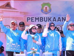 Pemukulan Gong Defile Pembukaan Porseni Antar OPD Bombana