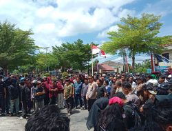 Demonstrasi di Kolaka Sampaikan 10 Tuntutan kepada DPRD