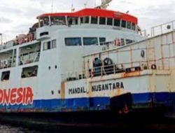 Berlayar 6 Jam, Ombak Tinggi KMP Ferry Mandala Nusantara Deviasi Kembali Ke Pelabuhan Kolaka