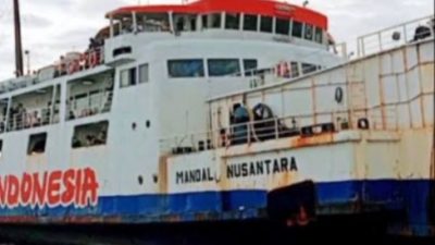 Berlayar 6 Jam, Ombak Tinggi KMP Ferry Mandala Nusantara Deviasi Kembali Ke Pelabuhan Kolaka