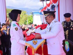 Aruminaya Ramadhani Pembawa Baki Bendera Merah Putih Upacara HUT RI Ke-81 di Bombana