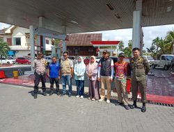 Manajer SPBU Cellu Bone dan Satgas Kompak Atasi Antrean Panjang Kendaraan yang Mengular
