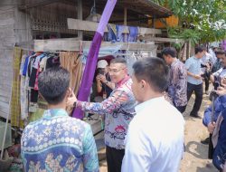 Dukung Penyediaan Rumah Layak Huni Lewat Legalitas Tanah, Wamen Ossy Serahkan Sertipikat bagi MBR di Kalsel